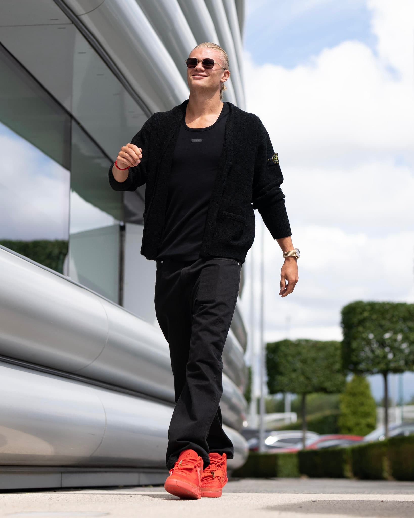 黒に染まる“DAY 1”　ハーランド、新シーズンに向けて静かに始動