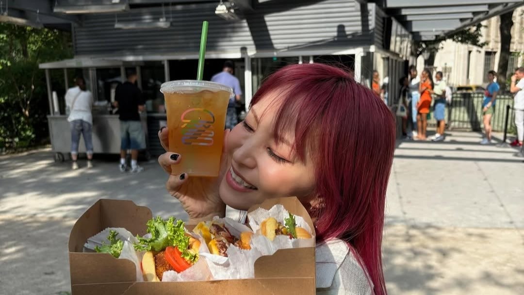 「NYが似合いすぎる」LiSA、ニューヨークでの別れ際ショットが話題に