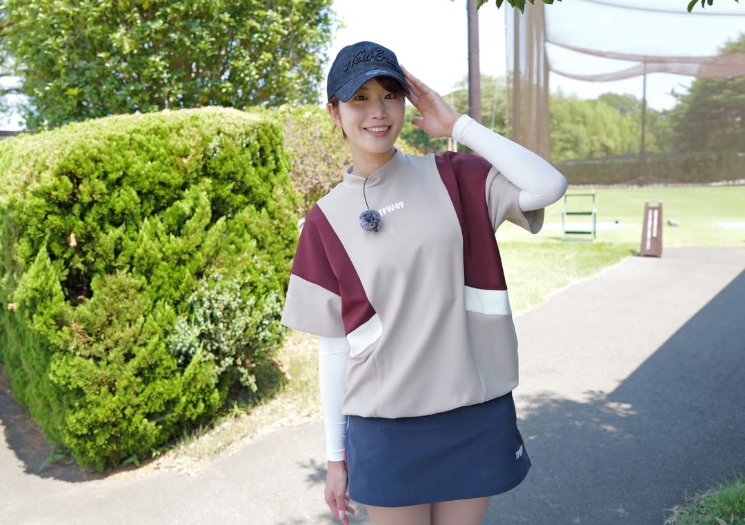 ゴルフ場でこの透明感　稲村亜美の美しい自然体ショット