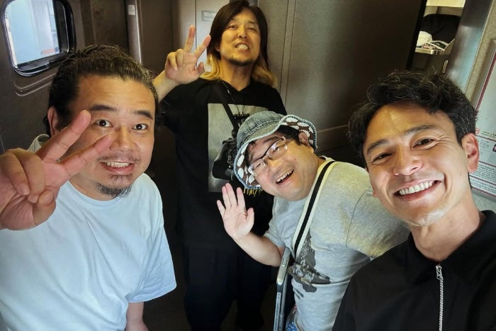 出会いは必然！？あの人気俳優がサンボマスターと新幹線でばったり！