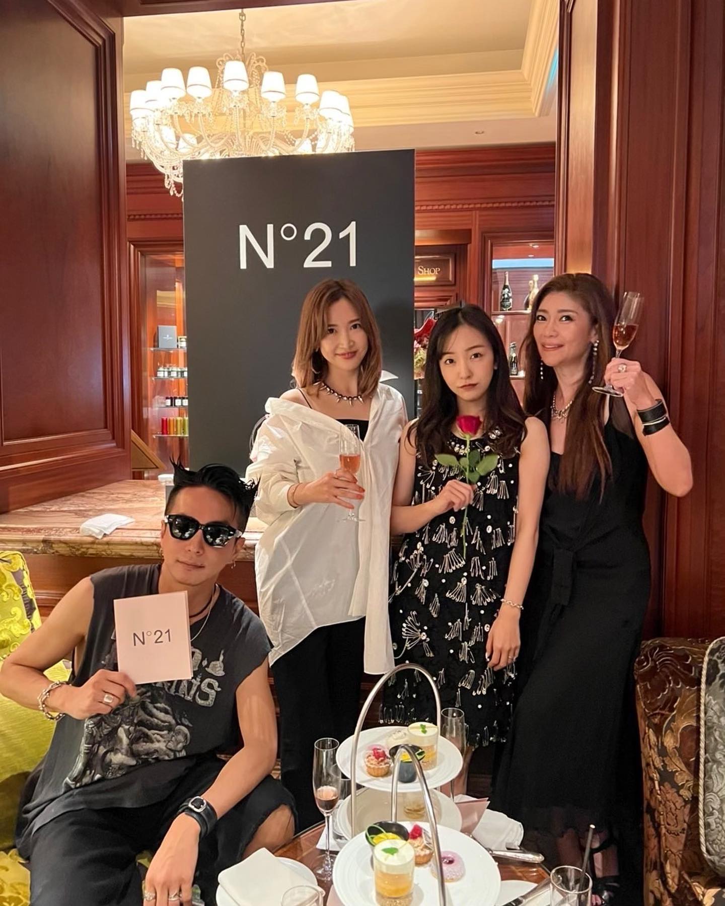 「元気になってよかった」食中毒から回復の板野友美さんがイベントに出席