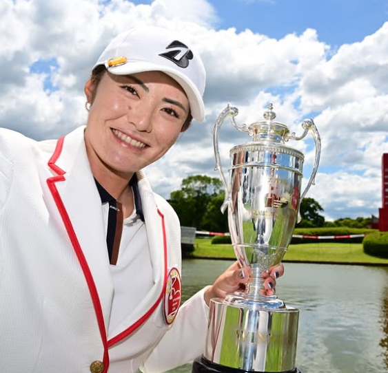 「勝利に徹した女王」渡邉彩香が気迫の優勝！感動の瞬間を捉えた一枚にファン大興奮