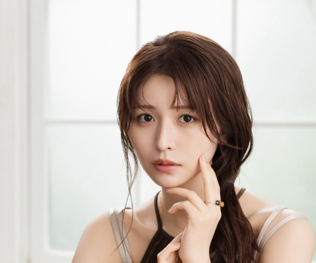 モデル・長濱ねるが“小さな秘密”をテーマにOMEGA新作ウオッチを披露