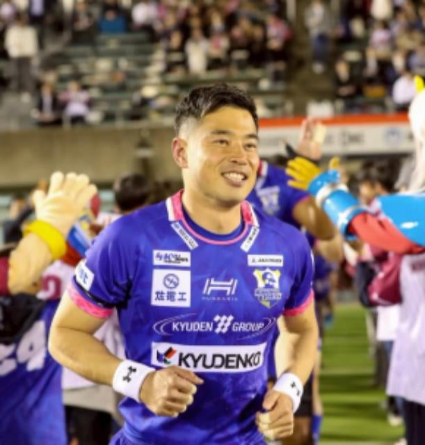 ラグビー山田章仁、バカチンガーとの爆笑ショット公開「こっち向けちゃ！」