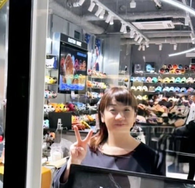 谷亮子が神宮外苑で新たに新設されたミズノショップへ！