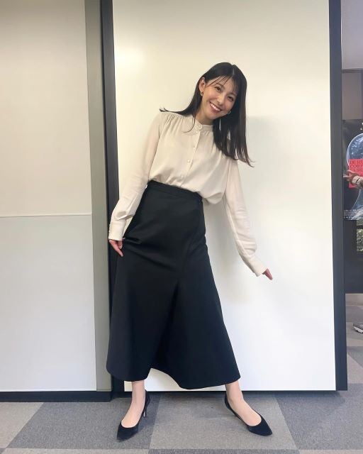 「実はパンツスタイルでした！」TBSアナ・上村彩子のお茶目ポーズが可愛すぎると話題！