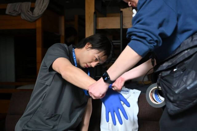 大人気イケメン俳優が”○○”の研修？真剣なまなざしと迫力の演技で注目を集める