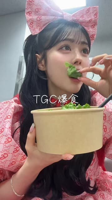 CUTIE STREET 佐野愛花が深夜にもぐもぐ爆食動画を投稿！可愛すぎる飯テロにファン大歓喜