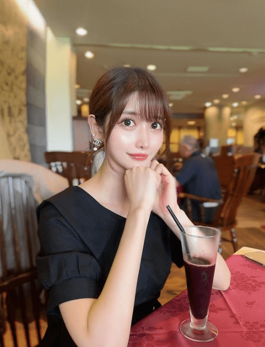 ゴルフ女子・MAYUが恋人風シチュで”見つめるショット”を披露！強大な目ヂカラでファン「可愛すぎ」と悶絶