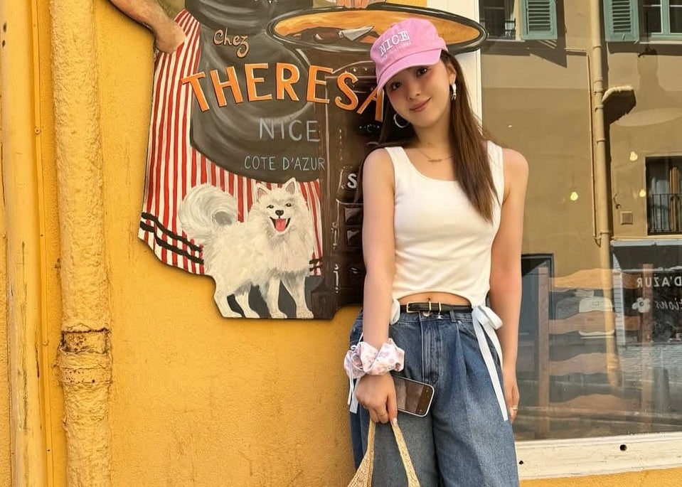 藤田ニコル、フランス旅行中にまさかの発見！“似すぎ”と話題に