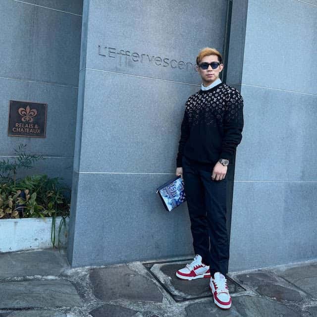 格闘家YA-MAN 話題の作品を楽しむ姿が話題に