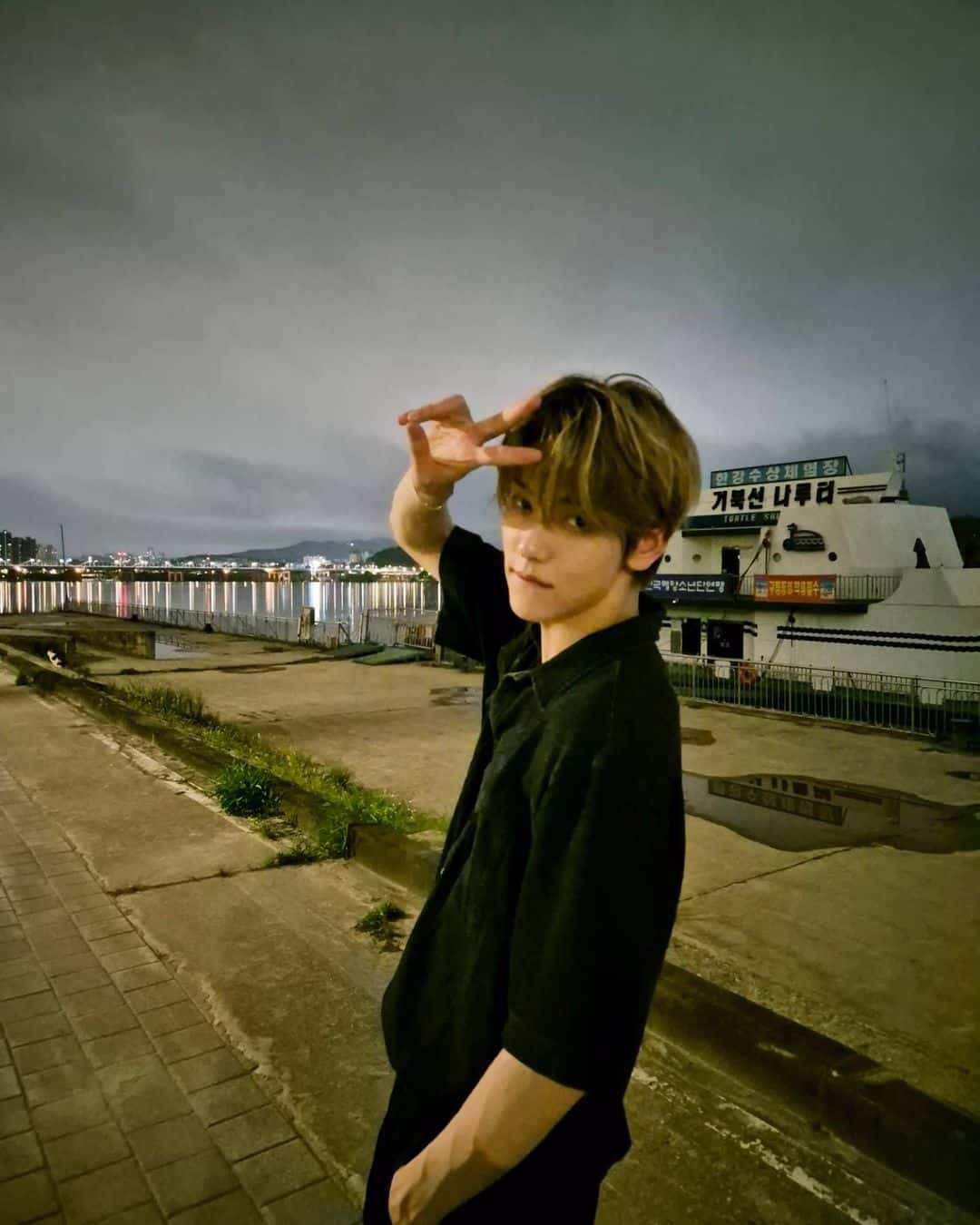 「これは誰が撮ってくれたの？」大人気韓国アイドルの彼氏感ショットが話題に