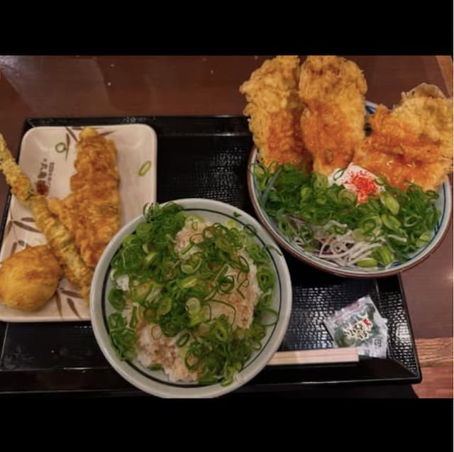 「米と揚げ物とネギ」レインボー・ジャンボたかおが丸亀製麺での豪快飯を公開！