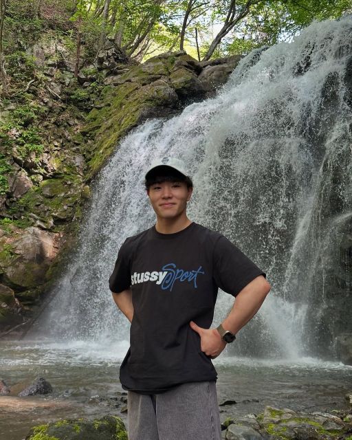 「行って良かった〜」体操男子日本代表・岡慎之助、滝バックの爽やかスマイルショットにファン大注目！！