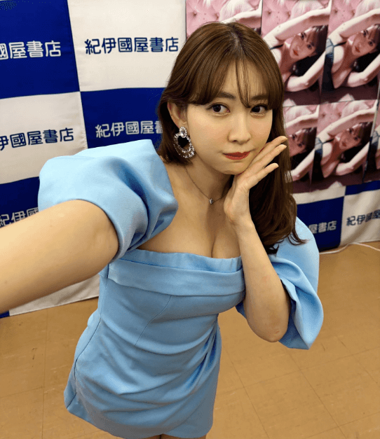 「完全復活」小嶋陽菜、大阪の写真集イベントに、麗しすぎる姿で登場！「大変な時に有難う」