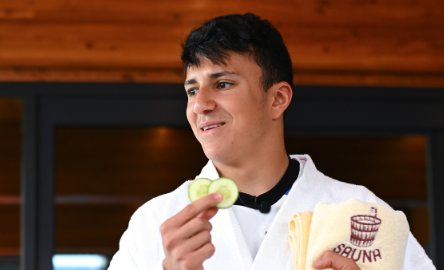 F1界の“最強バディ”が話題沸騰！まるで映画のワンシーンな一枚とは？