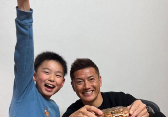 播戸竜二、甥っ子との至福のひととき！『カニ最高 おばんざーい』