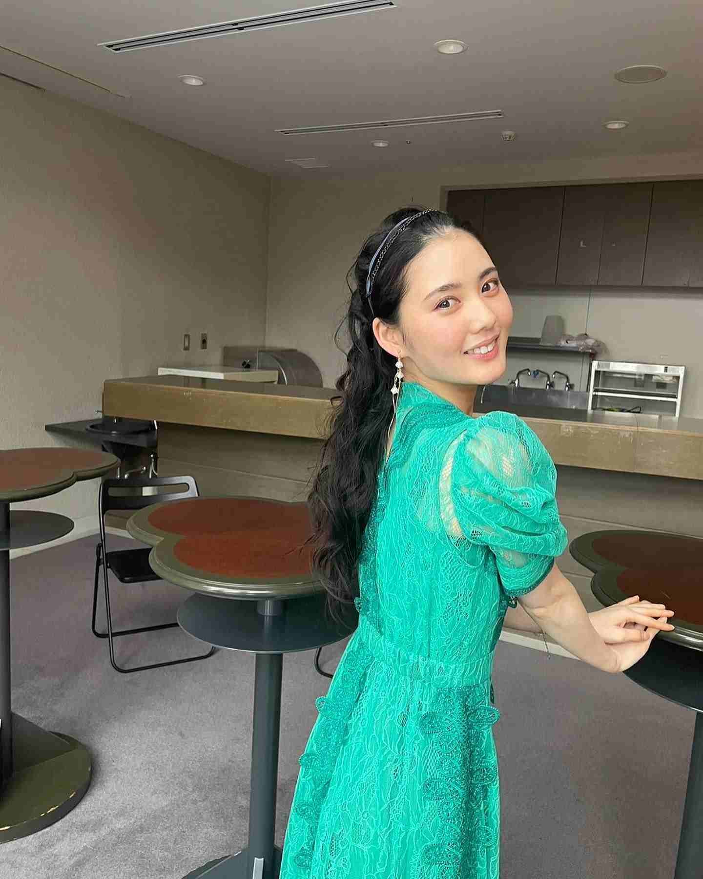 女優の北香那が出演舞台のオフショットを公開✨