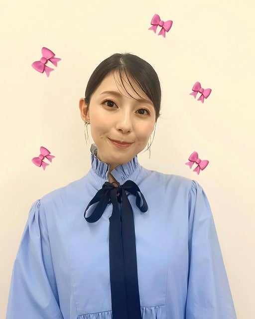 上村彩子アナ、リボンたっぷりの番宣衣装で魅了！