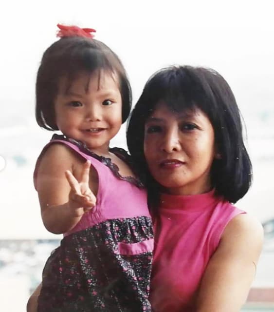 格闘家・月井隼南が母の日のプレゼントを公開！幼少期の思い出ツーショットも披露