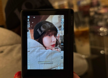 前田希美、クリスマスムード満点の写真を投稿！横顔の美しさにファン絶賛