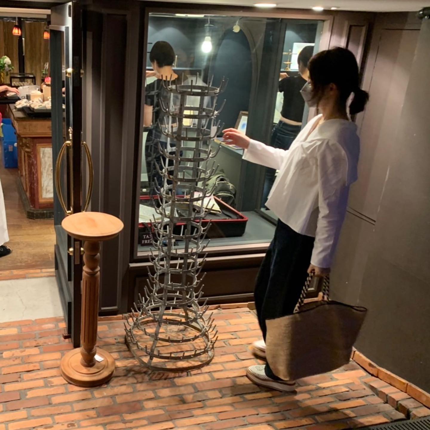 「何に、使うのかな🤔⁉️」石田ゆり子さんが新時代の帽子掛けを購入❗️❓