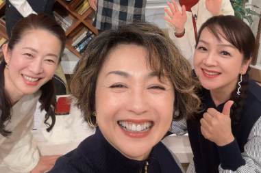 香坂みゆき、撮影前のオフショット公開！「簡単お片付け術を学びましょう」