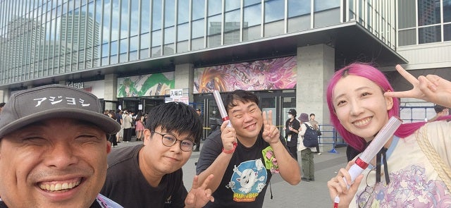 「20代前半の自分に生きてたら良いことあるよと…」トム・ブラウン みちおが『マクロスF』ライブに感動！