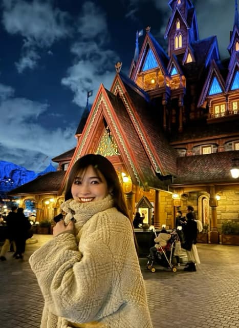 「あなたは天使だ〜」土屋炎伽が大人気テーマパークに出現！ソロショットでの魅力にファン歓喜！