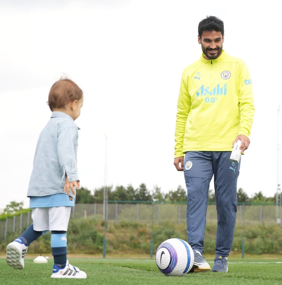 ギュンドアン、息子との感動的なサッカーシーンを公開！「Passing the passion from Senior to Junior!」