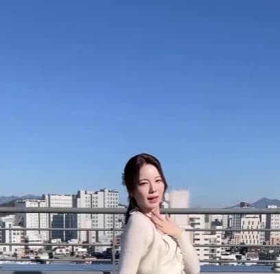 「もう止まらないリピート再生！」NiziUのセクシーダンスにファン熱狂！