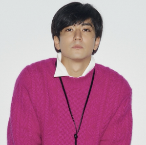 中島裕翔、ピンクの衣装で魅了！MEN'S NON-NO未公開カットを披露！