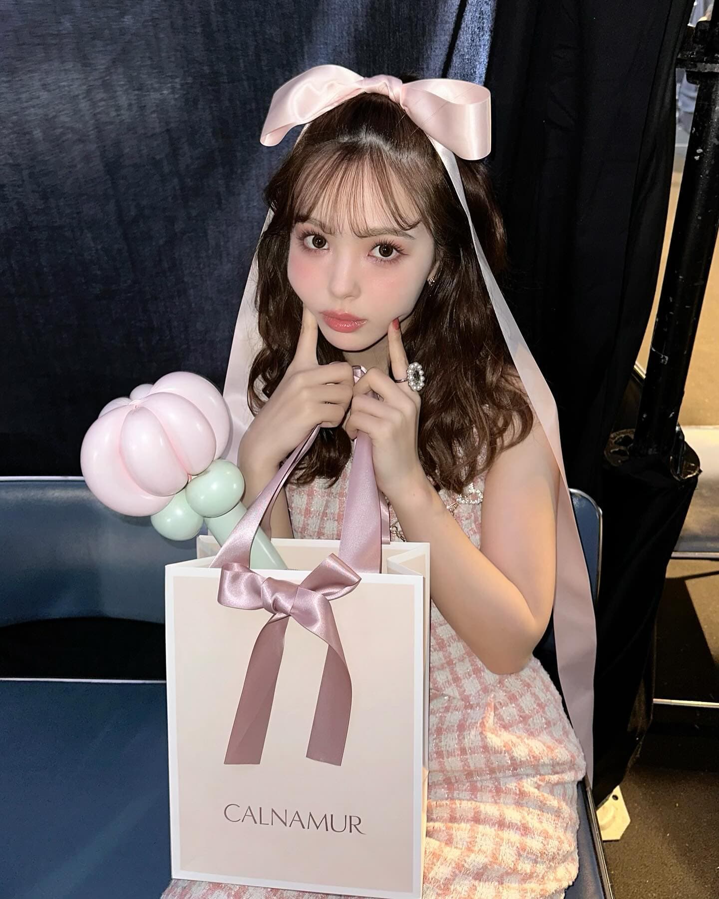 藤田ニコル 自身の手掛けるファッションブランド身に纏いお人形さんのような最新ショットを公開！