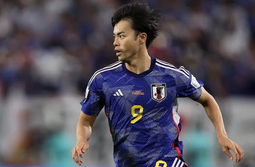 躍進が止まらない！三笘薫、初代MVP受賞✨レスター戦では驚愕ミドルでファン歓喜🎊