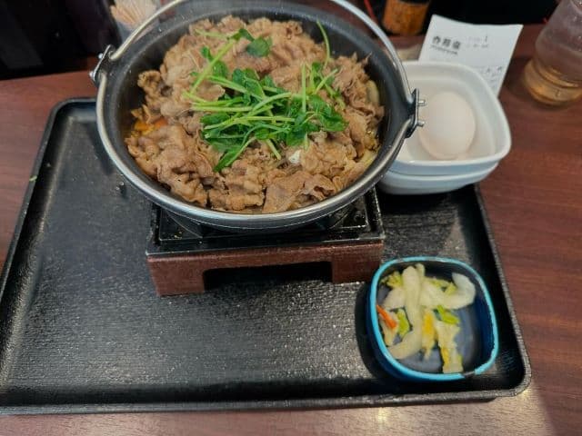 「店員です。」クロちゃん、吉野家のすき焼きでまさかの〇〇抜き…？！ファンからは「できない」の声！