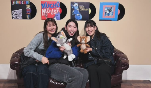 「君が笑うと僕も笑っちゃう！」深澤めぐみ、トムジェリ展で爆笑ショット公開