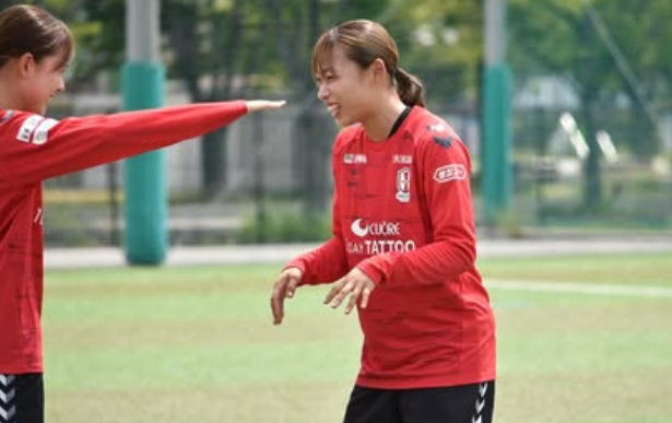 美女サッカー選手、フィールドで魅せた