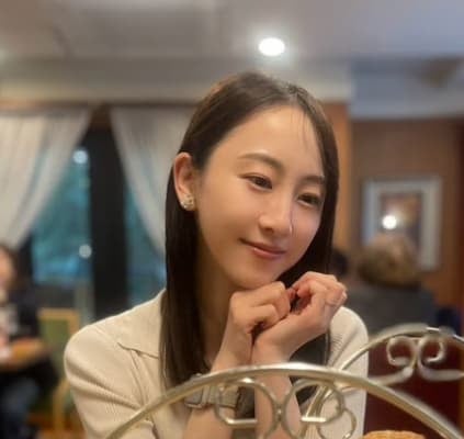 「スコーンでしか得られない幸せ」松井玲奈が豪華アフタヌーンティーを披露