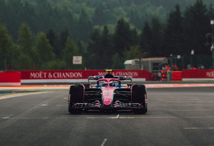 F1 アルピーヌが新マシンA525を公開！開幕直前ショットにファン歓喜