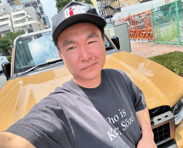 「ランクルバックにパシャリ」のかまいたち山内がカッコ良すぎると話題！