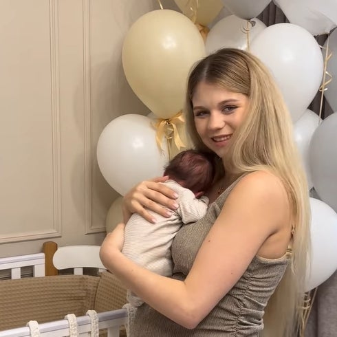 ロシアの4回転ジャンパー〇〇が21歳で第一子男児を出産！美しいママの姿が話題に