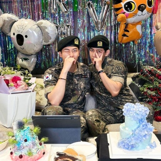 BTSのRMとVが兵役を終えて除隊！「本当に本当に会いたかった」「ずっと待ってました」とファン感激