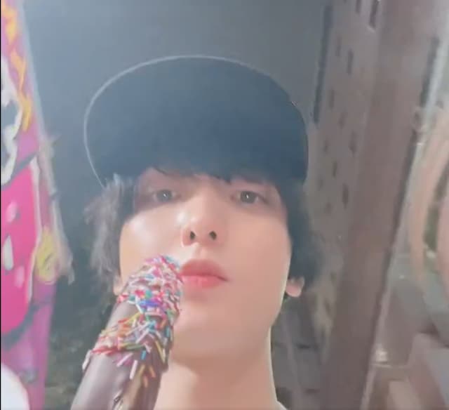 「画角がエロすぎます」人気アニメ主演声優が秋祭りを満喫！〇〇を頬張る動画でファン魅了