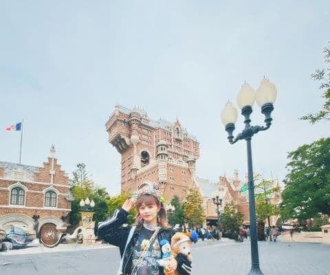 「絶叫系の乗り物が苦手…」元モー娘。新垣里沙、タワー・オブ・テラーのTシャツでディズニーへ！