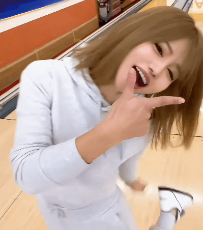 「好きになっちゃいそう」金髪美女ボウラー・AIKA、ストライク・決め顔ショットの可愛さにファンガチ惚れ状態「惚れた」