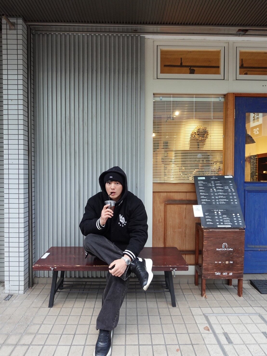 クールな私服が話題　楽天・津留崎大成のオフショット