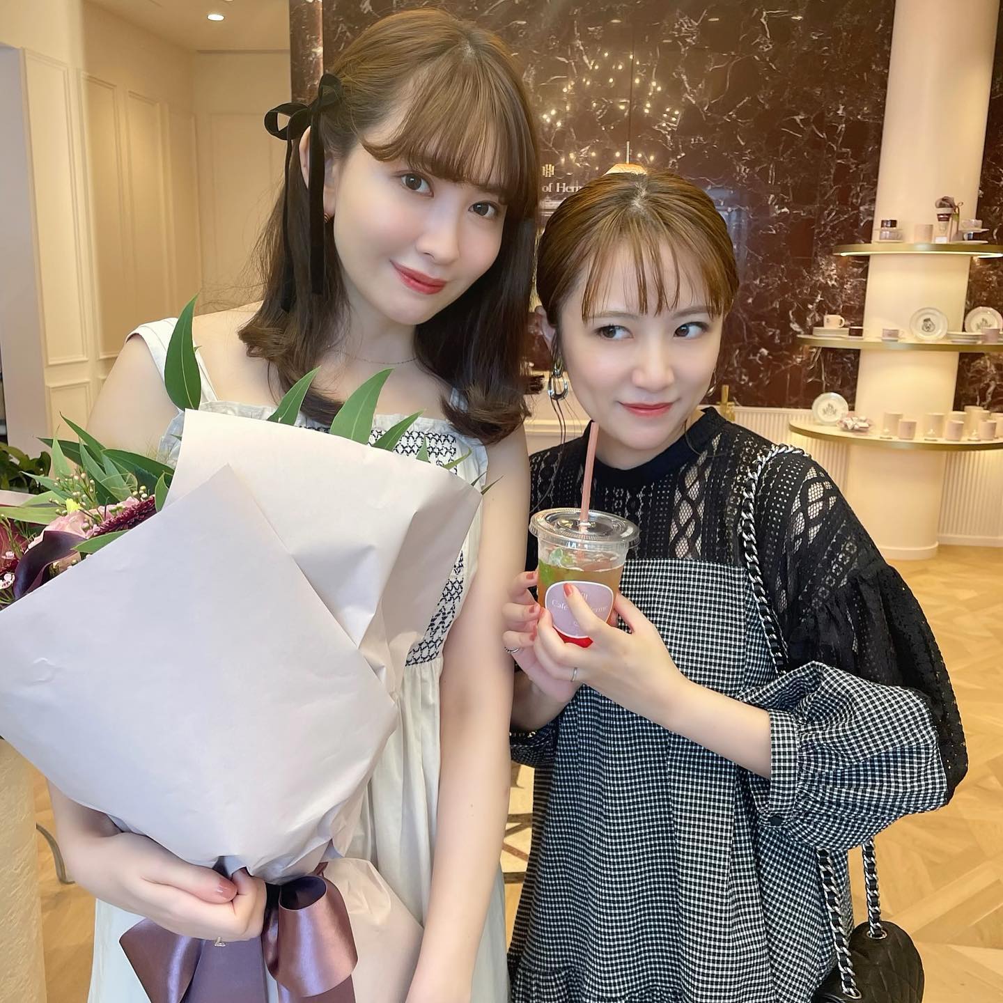 「可愛い！綺麗！天才！」高橋みなみさんが小嶋陽菜さんのお店へ😍篠田麻里子さんもコメント💭