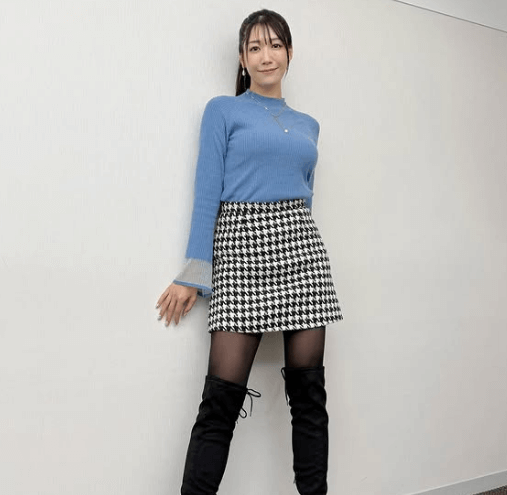 「38歳に見えない…」話題の美女アナ、ミニDE美脚全開のギンガムチェックショットを披露！「ミニスカ天使、降臨」