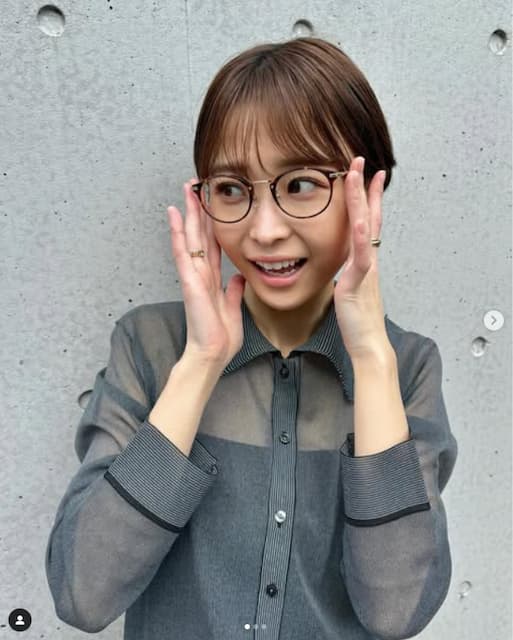 渡邊渚の新調したメガネショットにファン歓喜の声！