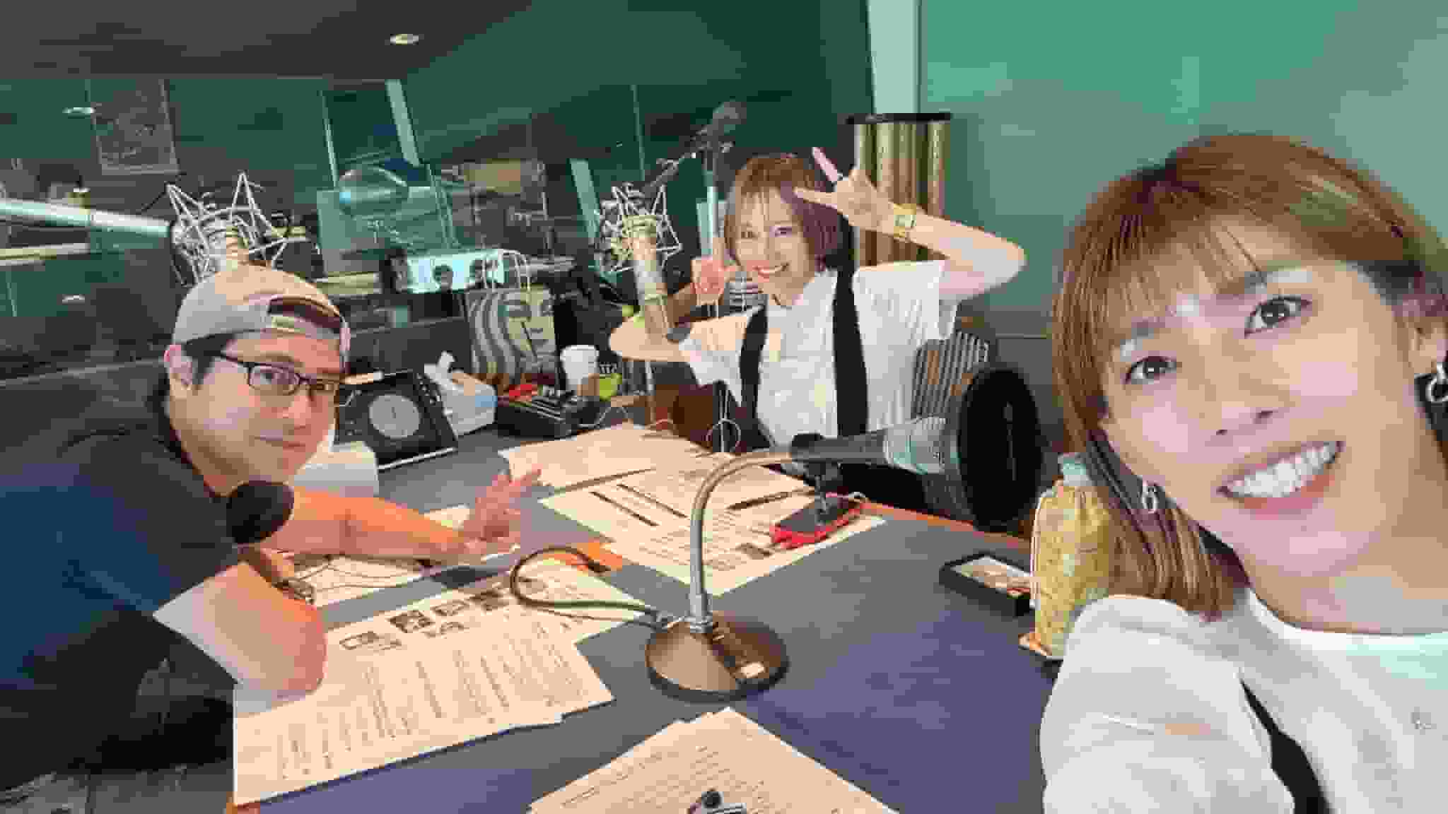 吉田沙保里が『MOTIVE!!』に生出演！安東弘樹＆大島さくらと笑顔の3ショットを公開